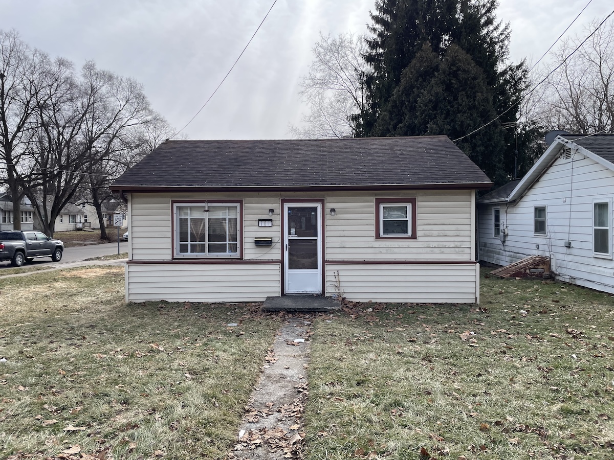 701 W Holmes